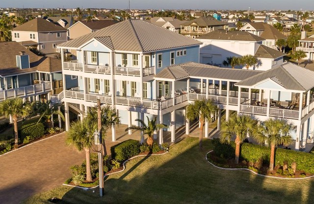 Luxury Pirates Beach West home just 1 block from the beach