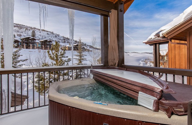 Minutes to Canyons Village by Gondola! Brand New Luxury Townhome! Lovely Views!!