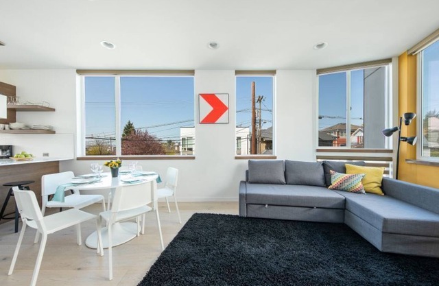 Modern Townhome in Seattle’s Central District with Rooftop