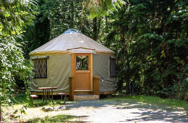 Mount Vernon Camping Resort 16 ft. Yurt 8