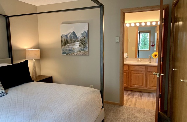 *NEW RENTAL* SKI-IN/OUT AND STEPS FROM BIG SKY'S MOUNTAIN VILLAGE AMENITIES