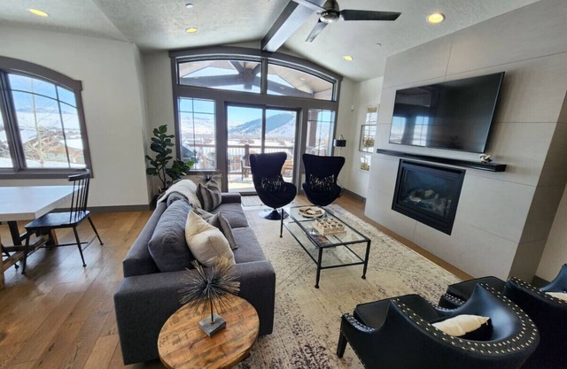 Now Booking! The Best Views on Fairway Mountain