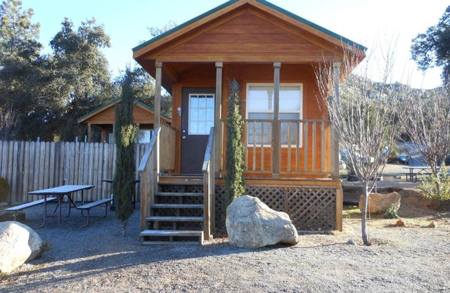 Oakzanita Springs Camping Resort Cottage 