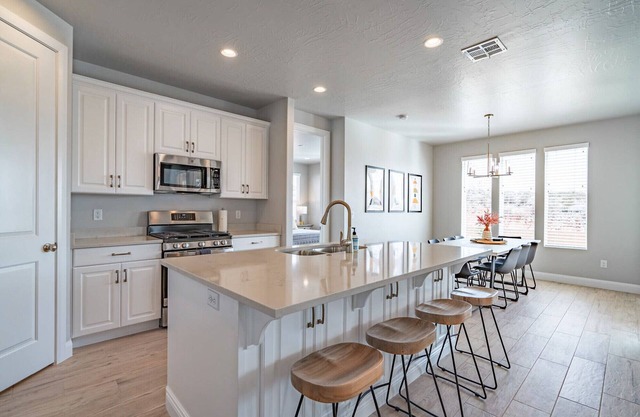 Paseos Place: Spacious new 5BR near Zion Ntnl Park.