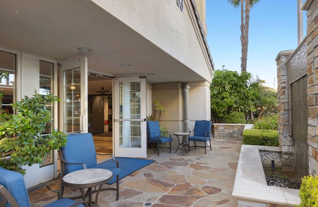 Pets Allowed! Minutes from Disneyland! Two Great Studio Suites, Pool, BBQ, Gym