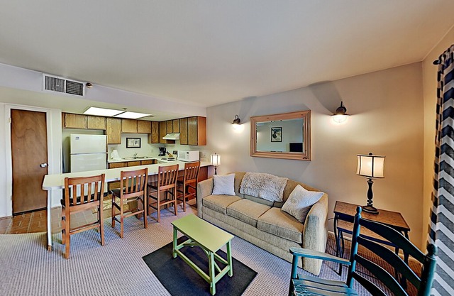 Powder Pointe Condo w/ Hot Tub - Walk to Three Kings Lift!