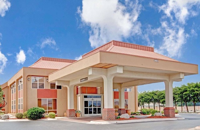 Ramada by Wyndham West Memphis