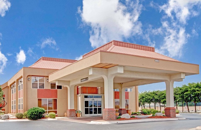 Ramada by Wyndham West Memphis