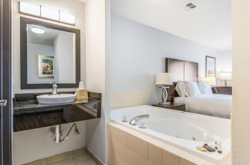 Lion Inn Suites Des Moines 