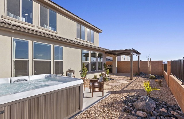 Red Rock Retreat at Paseos 1249| Private Hot Tub, Grill & near Sand Hollow Reservoir