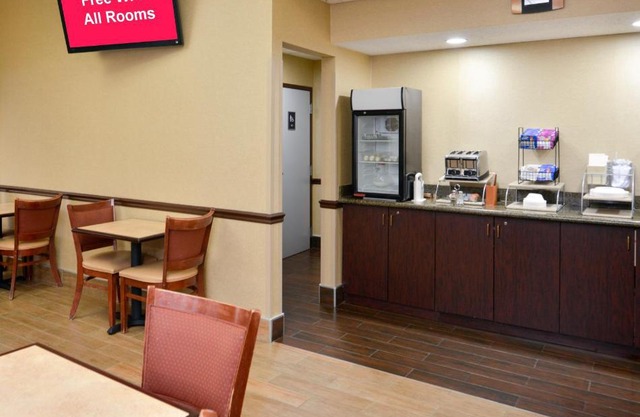 Red Roof Inn & Suites Columbus West Broad