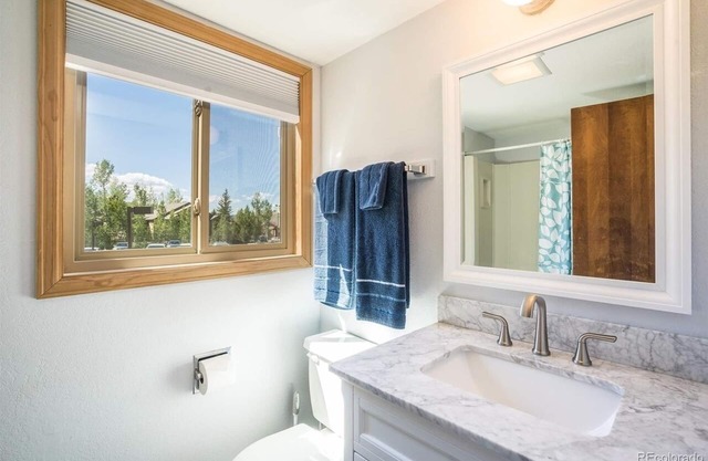 Remodeled Kitchen 2 Bedroom Condo 1/2 Mile from Resort