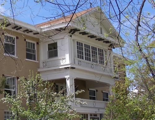 Riverside Springs Inn Adults 