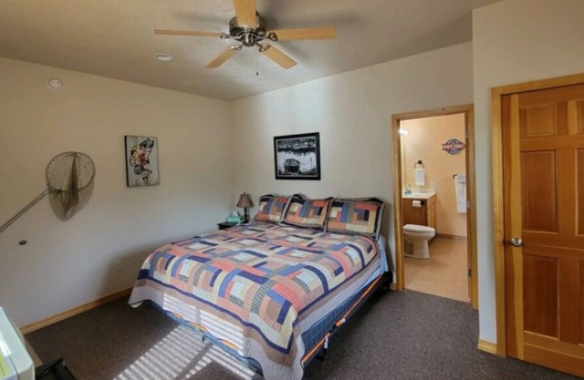 Room 4 at Montana's Wolf Creek Lodge