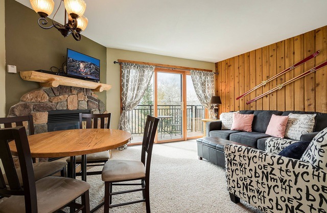 SL206 | Mountainside Getaway | 100 Yds to Lift | Hot Tub | Winter Shuttle