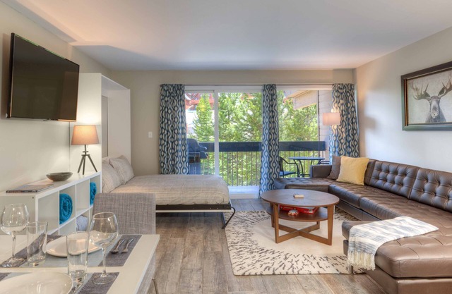 Slope Side Vacation Home Just Steps to lifts!! Luxury Amenities FREEWIFI & MORE!