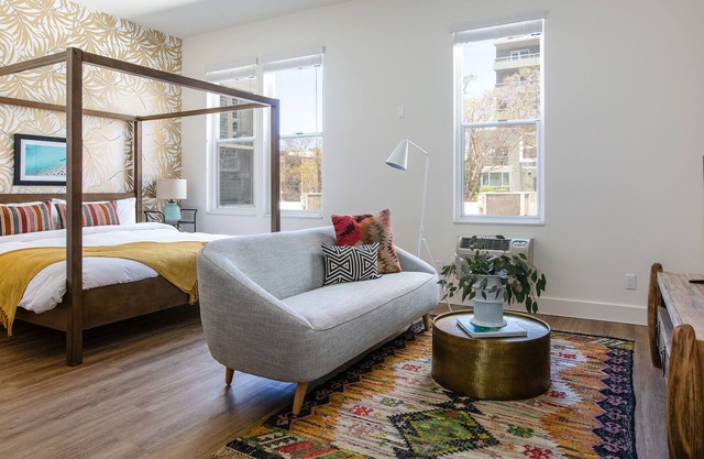 Sonder State Suites 