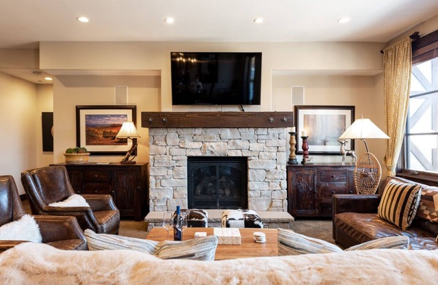 Spend Holidays in Park City! Ski Access, On-site Chair Lift and Hot Tub!
