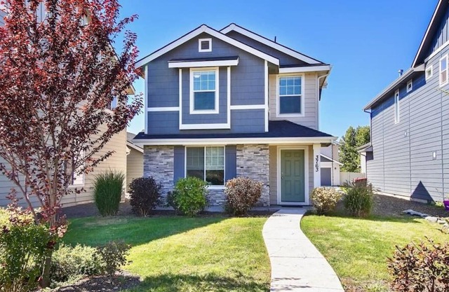Stunning Private 3 Bedroom Home in the Heart of Me