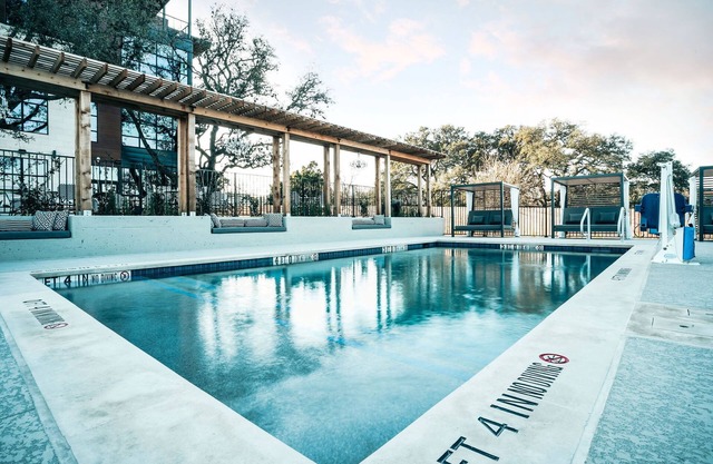 Stunning Studio w/Boutique Amenities, Dreamy Cafe+Cocktails on South Congress