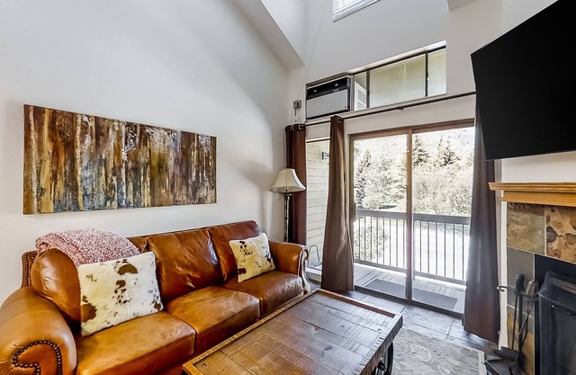 Top-Floor Snowcrest Condo | Fireplace, Pool & Hot Tub | Walk to Slopes & Bus