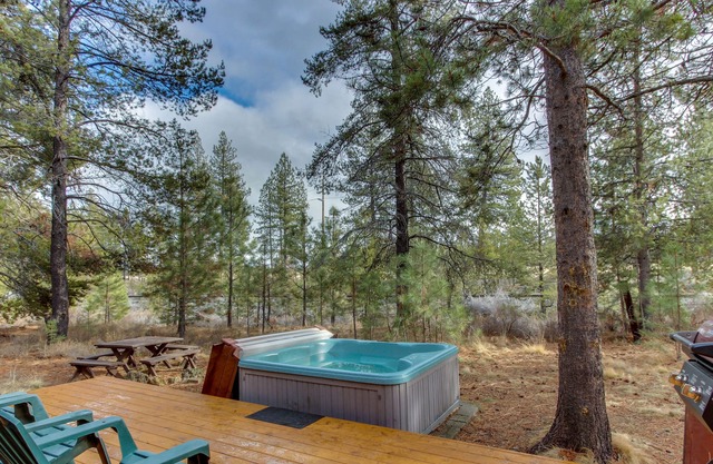 Updated Sunriver Home w/ Private Hot Tub & SHARC Passes for Pools - 2 Dogs OK