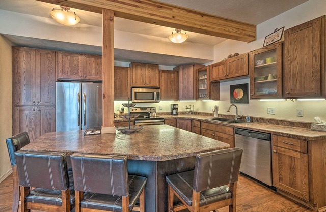 Updated Townhome w/ Hot Tub - Walk to Downtown!
