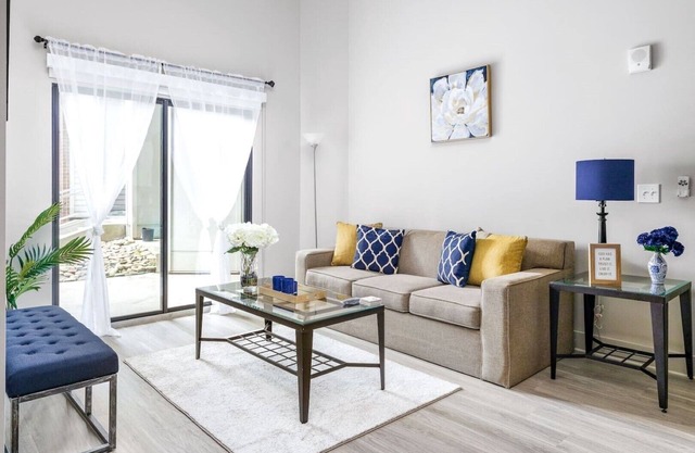 Upscale Downtown/ Midtown Apartment