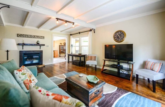 ViaLago | Charming Mediterranean Villa with Sunny Courtyard in Downtown Coeur dA