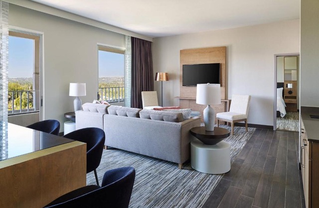 Warner Marriott Woodland Hills 