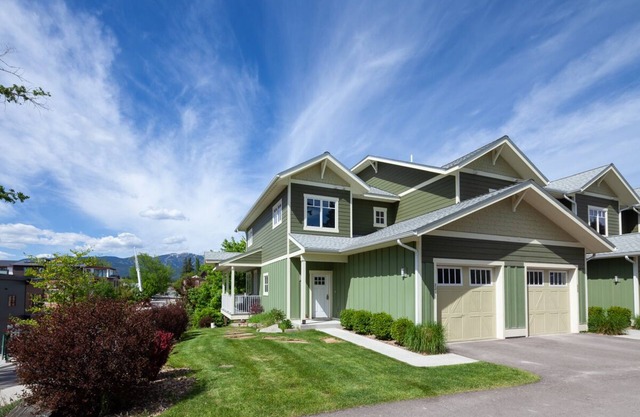 Whitefish Wanderlust! Pristine 3 bed downtown!