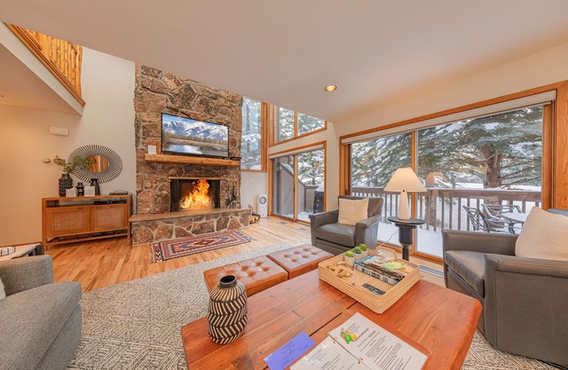 Wind River 3: Teton Village-Walk to Ski/Lift Sleeps 10- Pool/Hot Tub Access