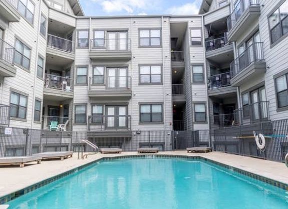✮ WOW Condo Downtown w/ Pool