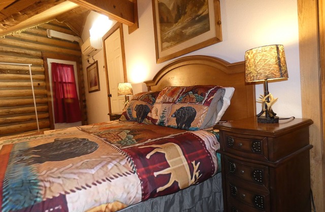 Yellowstone One Bedroom Apartment. Just 1 Mile From Yellowstone's Main Entrance