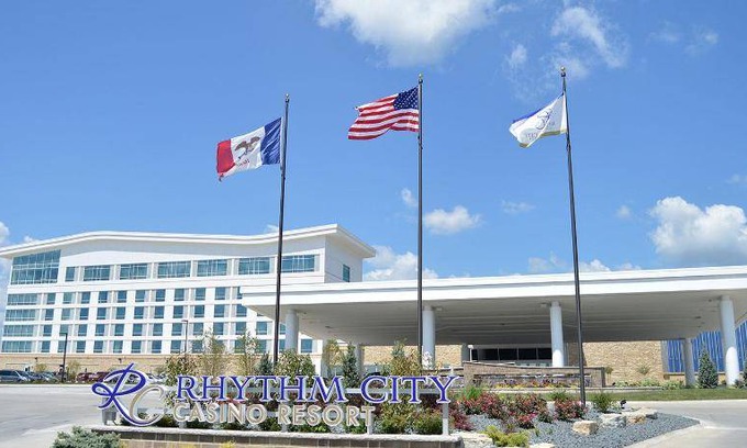 Quad Cities Resort | 1000 m² Resort ∙ 127 guests