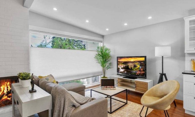 East Lake Hills House | 1000 m² House ∙ 3 bedrooms ∙ 6 guests