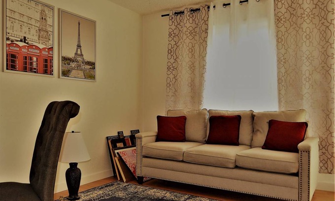 Grand Forks Apartment | 102 m² Apartment ∙ 2 bedrooms ∙ 5 guests