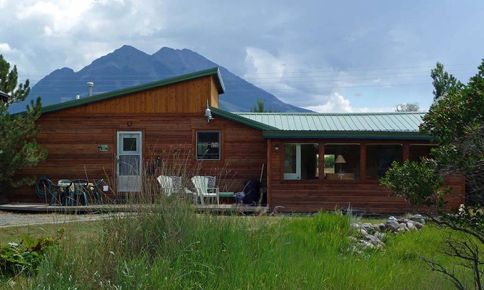 Emigrant House | 102 m² House ∙ 2 bedrooms ∙ 4 guests