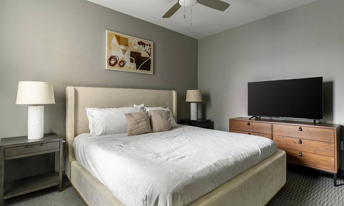 University District Apartment | 105 m² Apartment ∙ 2 bedrooms ∙ 4 guests