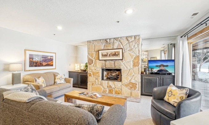 North Park City Condo | 115 m² Condo ∙ 2 bedrooms ∙ 6 guests