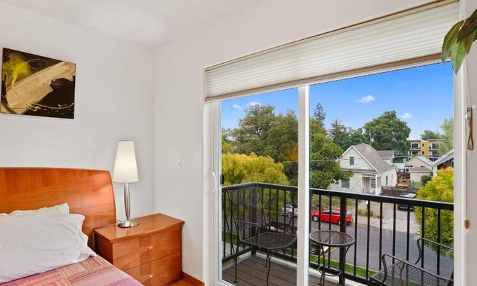 West Central House | 128 m² House ∙ 1 bedroom ∙ 6 guests
