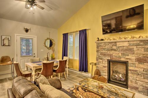 Saylorsburg House | 13 Mi to Camelback Ski! Creekside Lincoln Lodge