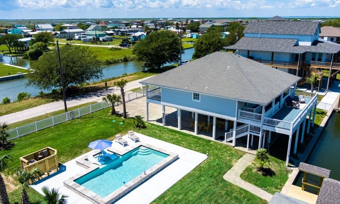 Crystal Beach House | 150 m² House ∙ 3 bedrooms ∙ 11 guests