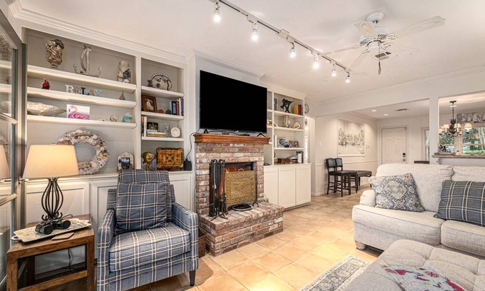 Dickinson House | 163 m² House ∙ 4 bedrooms ∙ 12 guests