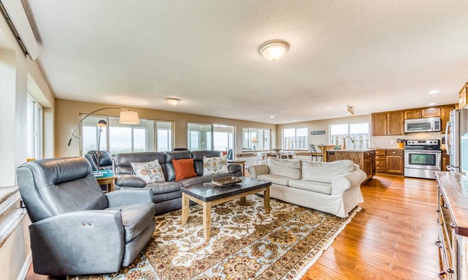 Rockaway Beach House | 167 m² House ∙ 3 bedrooms ∙ 8 guests