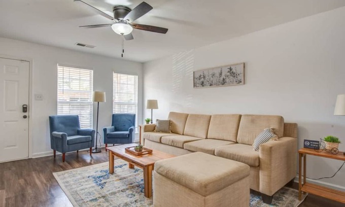 University District House | 168 m² House ∙ 4 bedrooms ∙ 12 guests