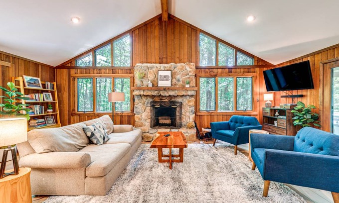 Pocono Pines Cottage | 174 m² Cabin ∙ 3 bedrooms ∙ 8 guests
