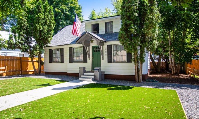 Garden District House | 180 m² House ∙ 2 bedrooms ∙ 6 guests