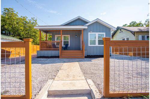 Eastside Promise Neighborhood House | 186 m² House ∙ 4 bedrooms ∙ 11 guests
