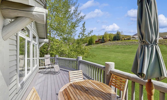 Elkhorn Village Condo | 187 m² Condo ∙ 4 bedrooms ∙ 8 guests